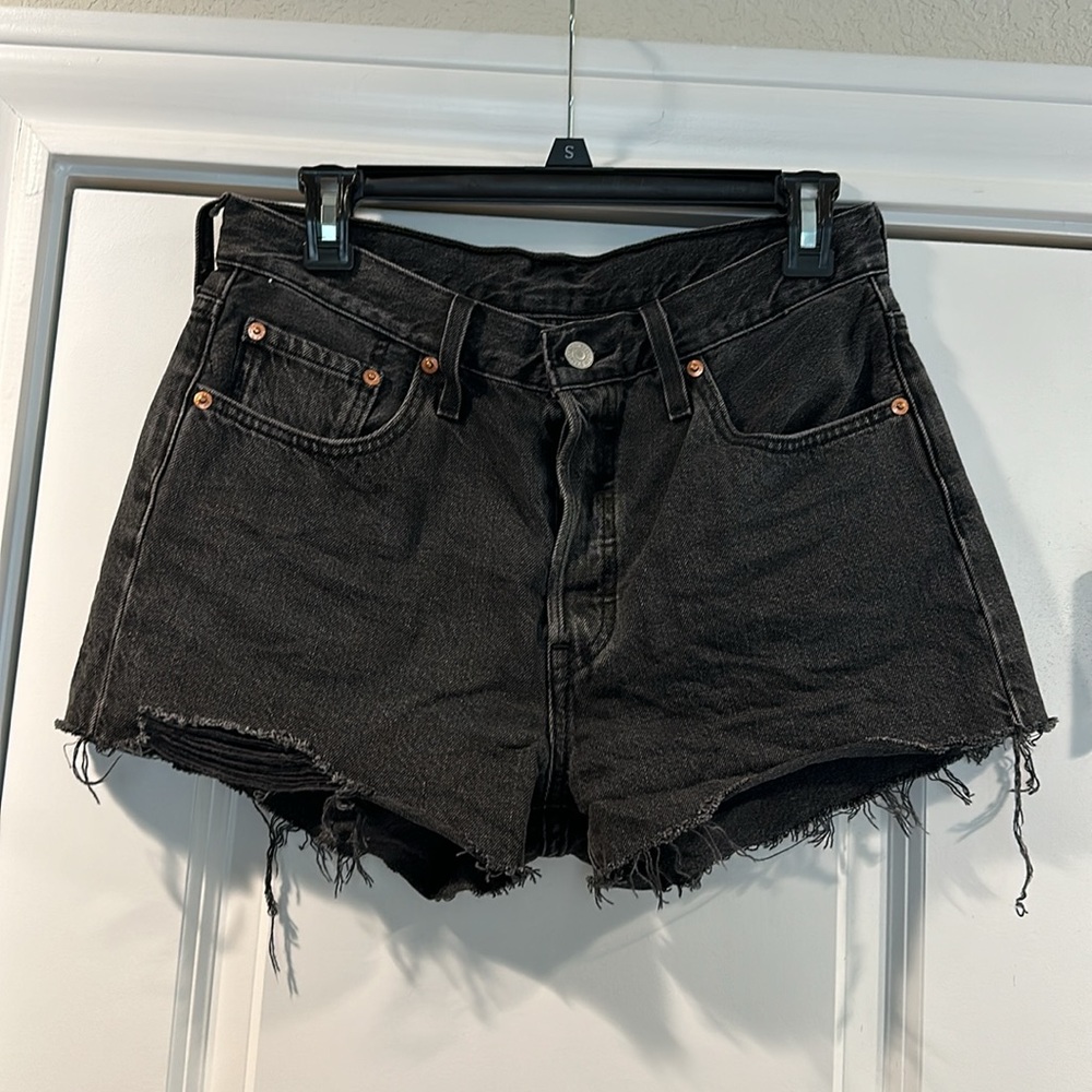 Levi’s 501 jean shorts - Picture 3 of 5